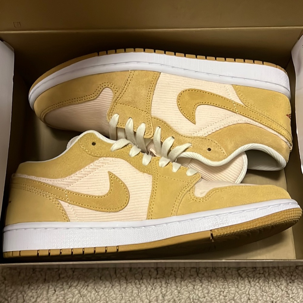 women’s nike air jordan 1 low SE